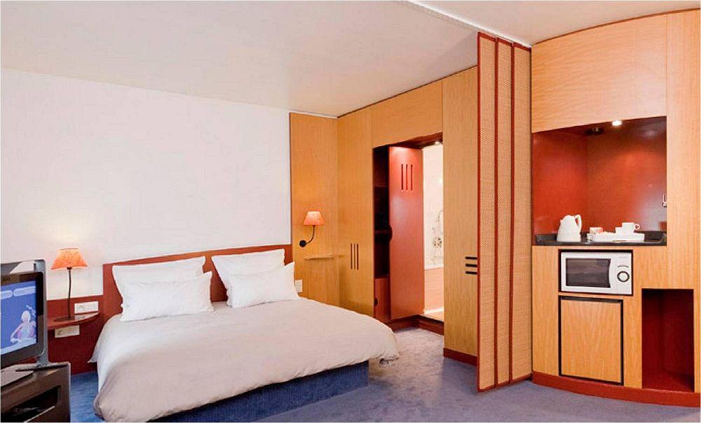 B&B Hotel Rueil-Malmaison Gare Bagian luar foto