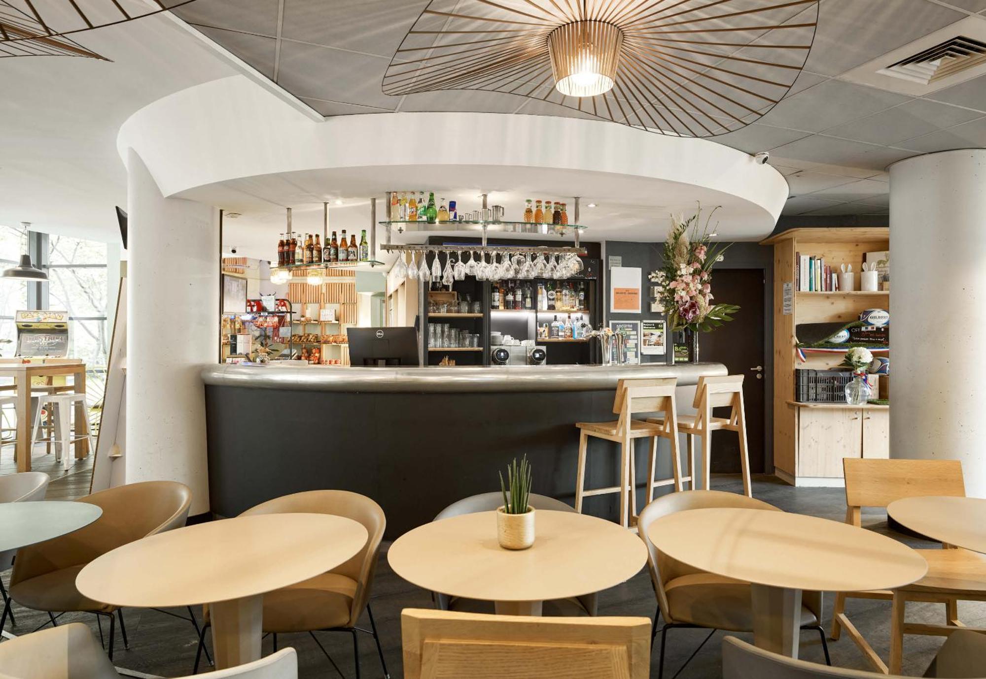 B&B Hotel Rueil-Malmaison Gare Bagian luar foto