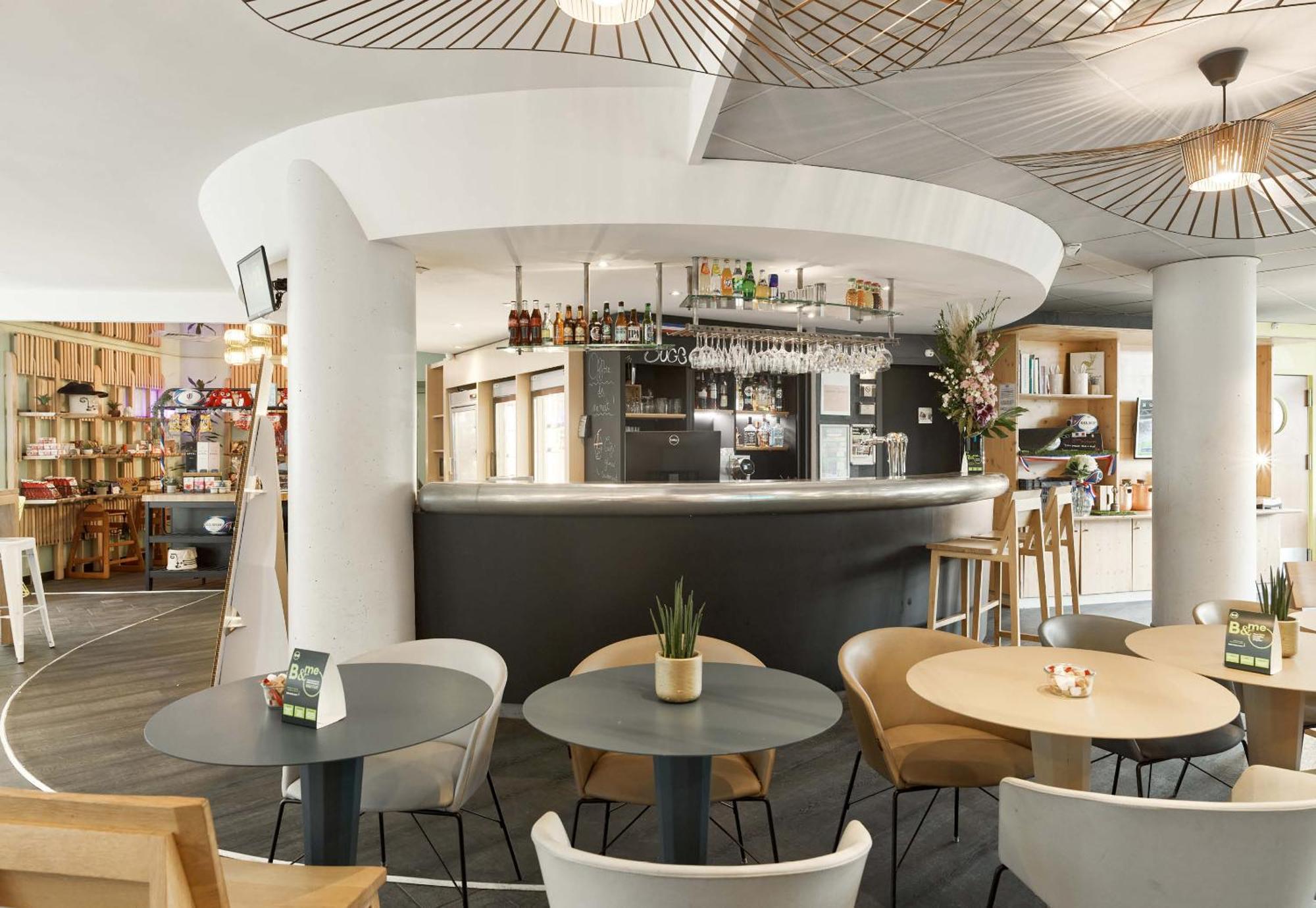 B&B Hotel Rueil-Malmaison Gare Bagian luar foto