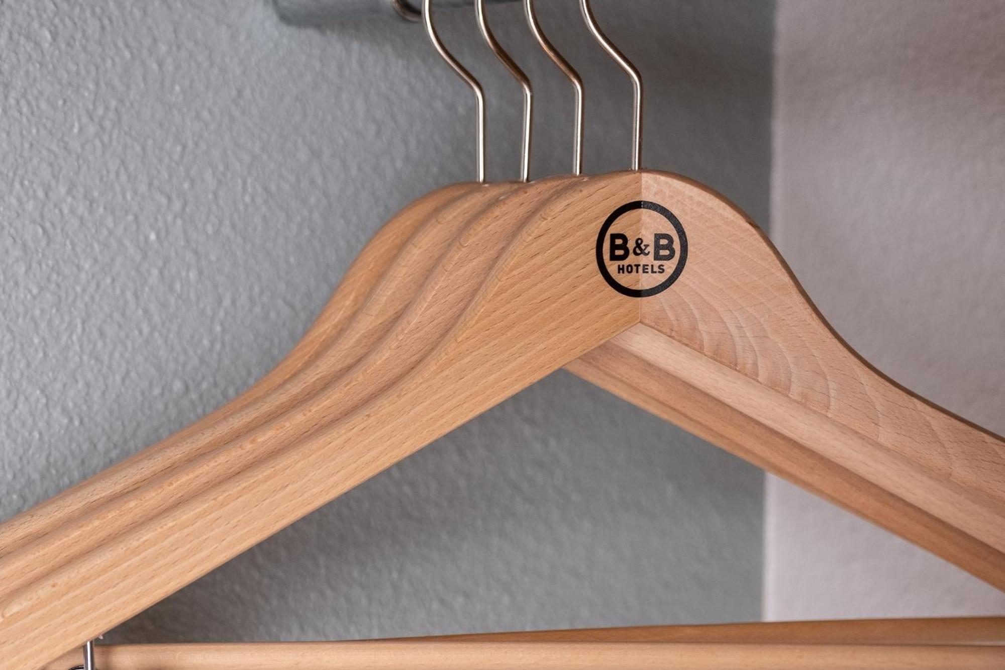 B&B Hotel Rueil-Malmaison Gare Bagian luar foto