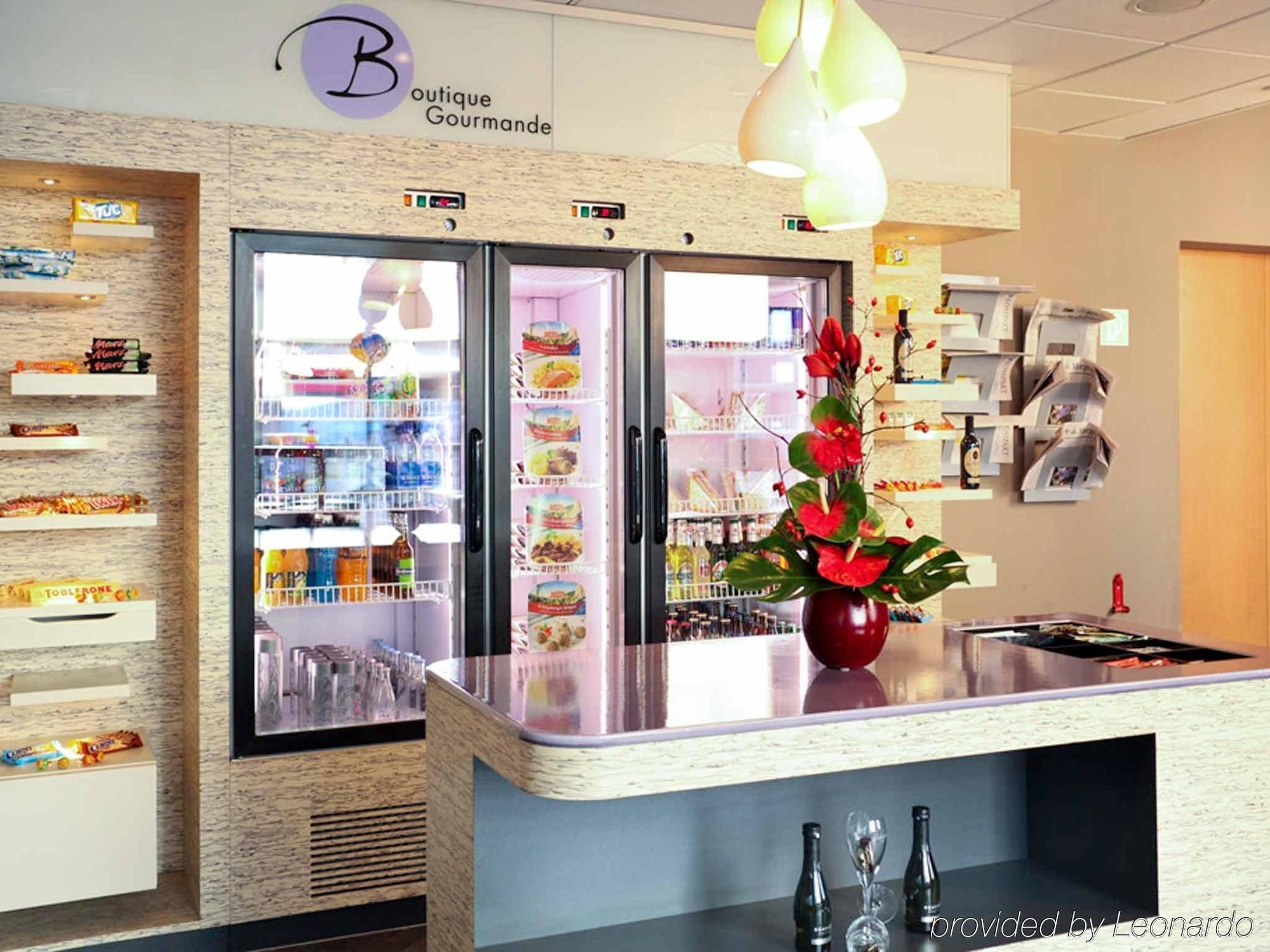 B&B Hotel Rueil-Malmaison Gare Bagian luar foto