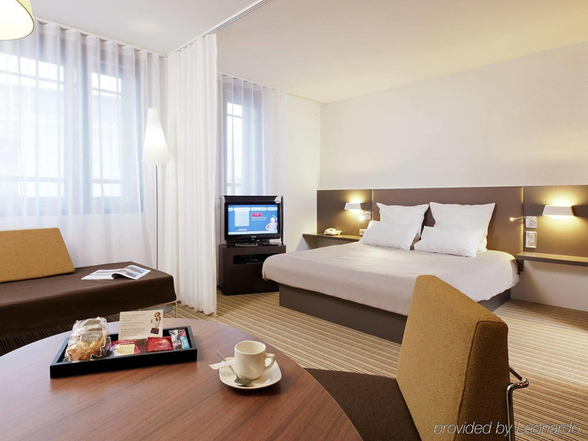 B&B Hotel Rueil-Malmaison Gare Bagian luar foto