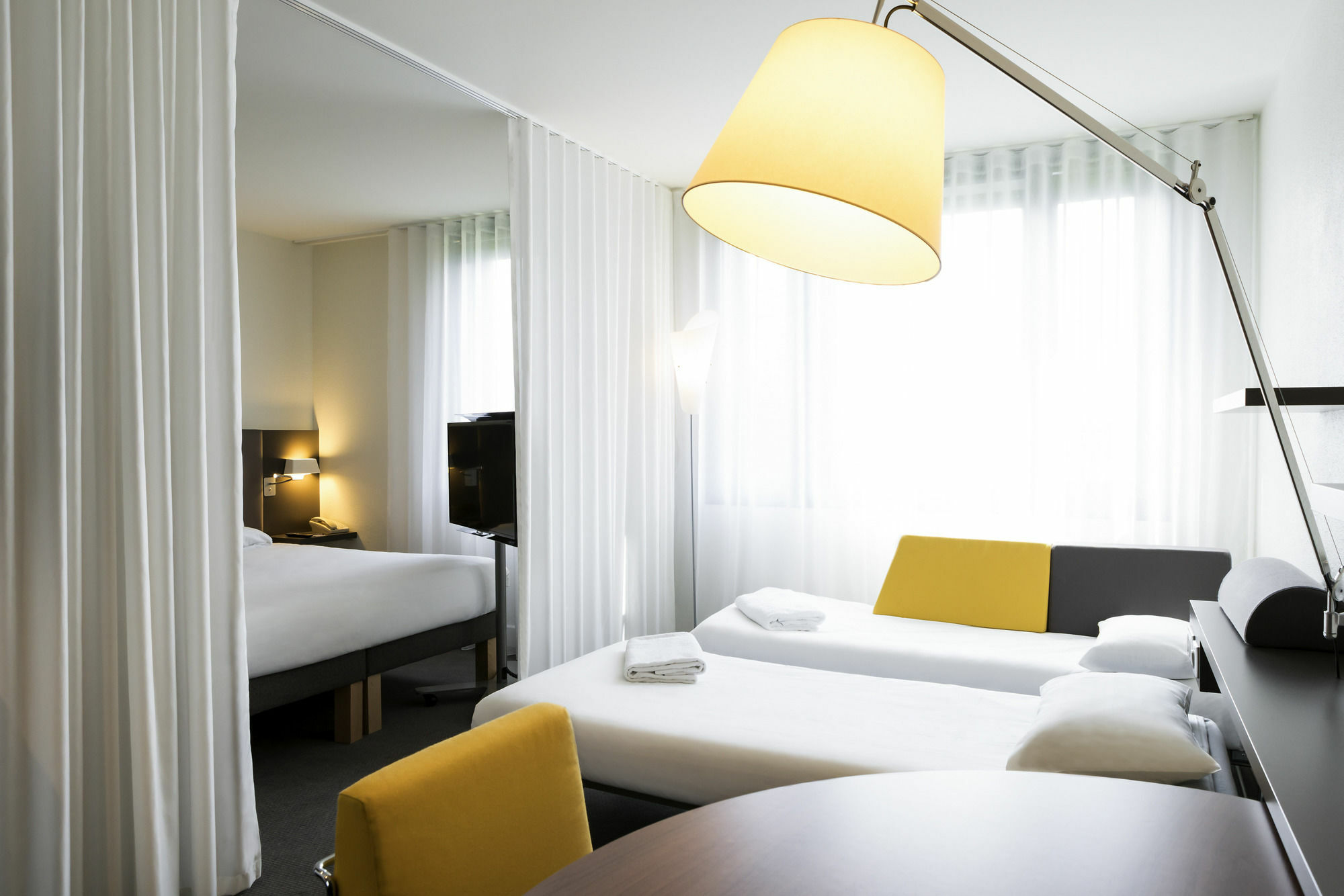 B&B Hotel Rueil-Malmaison Gare Bagian luar foto