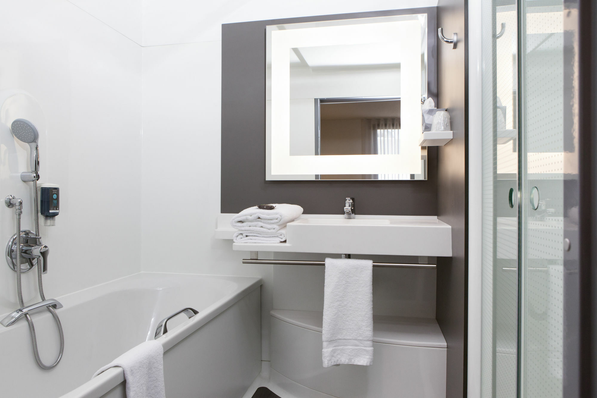 B&B Hotel Rueil-Malmaison Gare Bagian luar foto