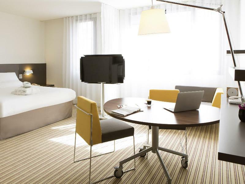 B&B Hotel Rueil-Malmaison Gare Bagian luar foto